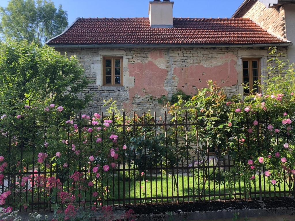 Relais De La Fontaine - Maison De Charme Cunfin エクステリア 写真